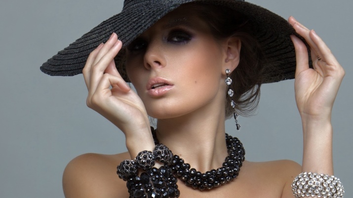 Намисто (124 фото): як носити моделі з тканини і біжутерію, модні 2020 з гірського кришталю, дівчаткам і дорослим, з сердоліку і кварцу