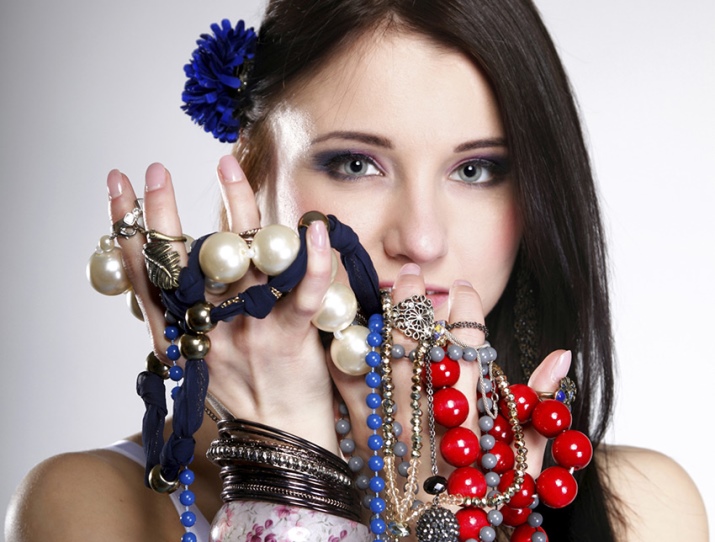 Намисто (124 фото): як носити моделі з тканини і біжутерію, модні 2020 з гірського кришталю, дівчаткам і дорослим, з сердоліку і кварцу