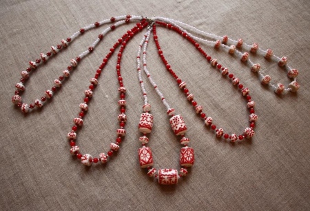 Намисто (124 фото): як носити моделі з тканини і біжутерію, модні 2020 з гірського кришталю, дівчаткам і дорослим, з сердоліку і кварцу