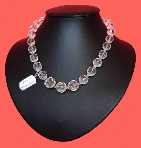 Намисто (124 фото): як носити моделі з тканини і біжутерію, модні 2020 з гірського кришталю, дівчаткам і дорослим, з сердоліку і кварцу