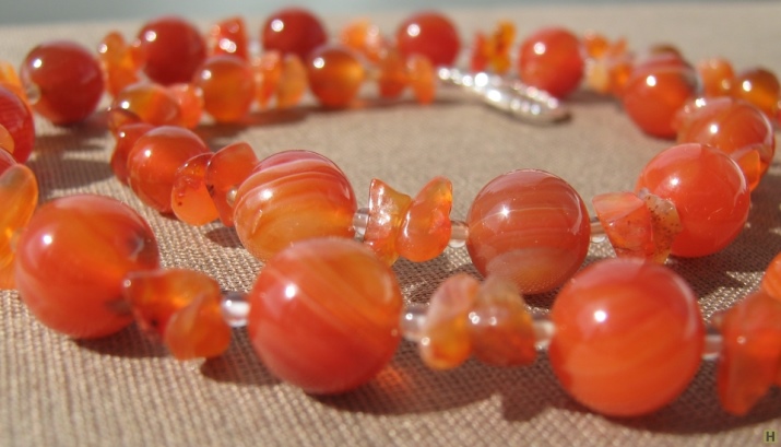 Намисто (124 фото): як носити моделі з тканини і біжутерію, модні 2020 з гірського кришталю, дівчаткам і дорослим, з сердоліку і кварцу