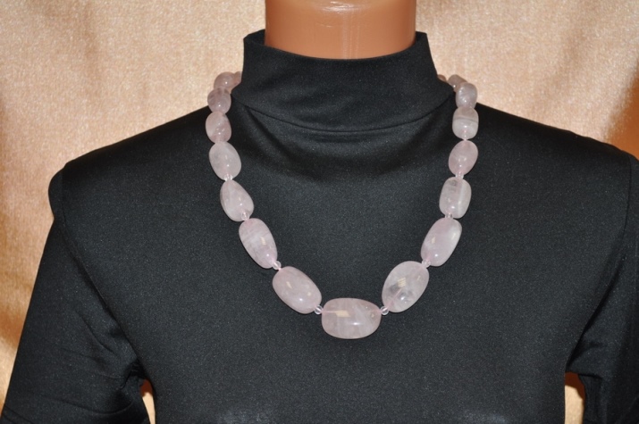 Намисто (124 фото): як носити моделі з тканини і біжутерію, модні 2020 з гірського кришталю, дівчаткам і дорослим, з сердоліку і кварцу