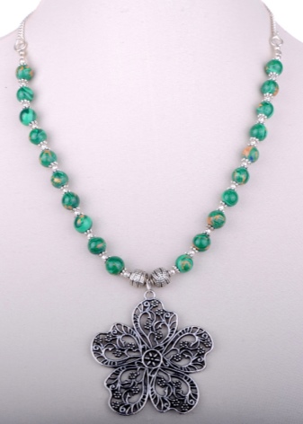 Намисто (124 фото): як носити моделі з тканини і біжутерію, модні 2020 з гірського кришталю, дівчаткам і дорослим, з сердоліку і кварцу