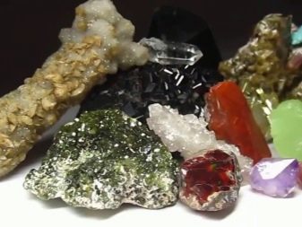 Напівдорогоцінне каміння (38 фото): назви та опис різних видів напівдорогоцінного каміння. Види огранок каменів у ювелірних виробах