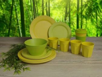 Одноразовий посуд (39 фото): пластикова та паперовий посуд. Вибір набору. Допускається повторне використання?