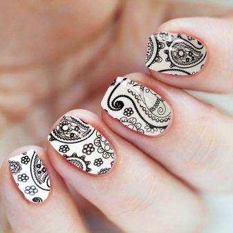 Особливості чорно-білого френча на нігтях (54 фото): дизайн французького манікюру в чорно-білому кольорі