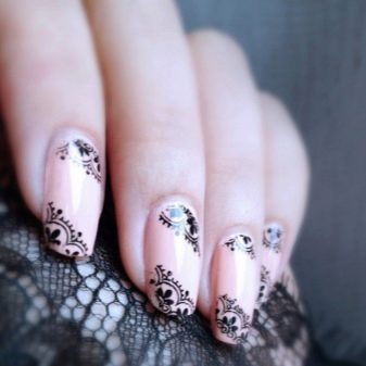Особливості чорно-білого френча на нігтях (54 фото): дизайн французького манікюру в чорно-білому кольорі