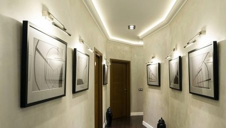 Освітлення в коридорі (63 фото): світло в коридорі квартири з натяжною стелею, підсвічування підлоги з датчиком руху та нічне освітлення. Як організувати висвітлення в довгому вузькому коридорі з передпокою? Сучасний дизайн в будинку