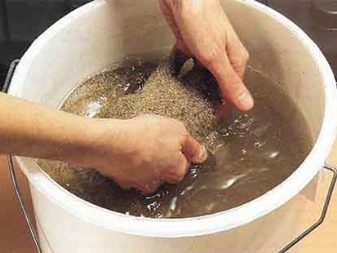 Пісок для акваріума (16 фото): плюси і мінуси крупного річкового, кольорового та інших пісків. Як промити його своїми руками?