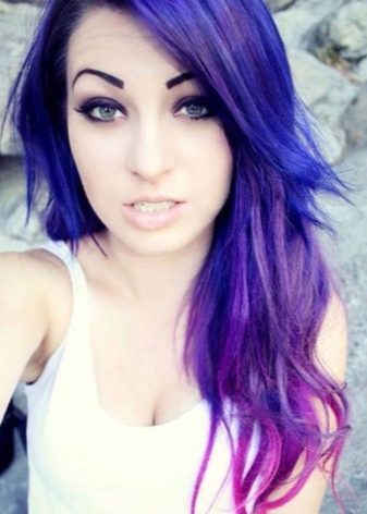 Пасма фіолетового кольору на темному волоссі: вибір відтінку, фарбування локонів середньої довжини, коротких і довгих волосся відтіночним бальзам