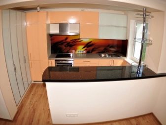 Персикові кухні (61 фото): нюанси вибору кухонного гарнітура кольору персика в інтер’єр, поєднання персикового з іншими тонами, варіанти дизайну