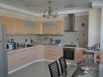Персикові кухні (61 фото): нюанси вибору кухонного гарнітура кольору персика в інтер’єр, поєднання персикового з іншими тонами, варіанти дизайну