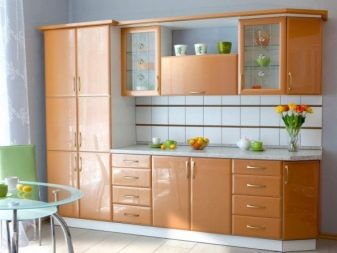 Персикові кухні (61 фото): нюанси вибору кухонного гарнітура кольору персика в інтер’єр, поєднання персикового з іншими тонами, варіанти дизайну
