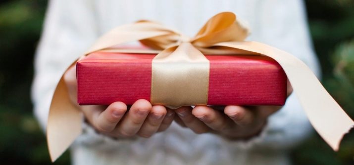Подарунки близьким: листівки та інші оригінальні речі, які можна подарувати родичам