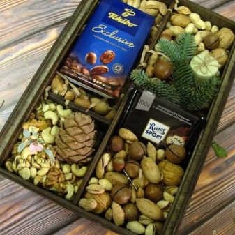 Подарунки із сухофруктів і горіхів: як красиво упакувати набір сушених фруктів і волоських горіхів? Як красиво викласти їх на тарілку?