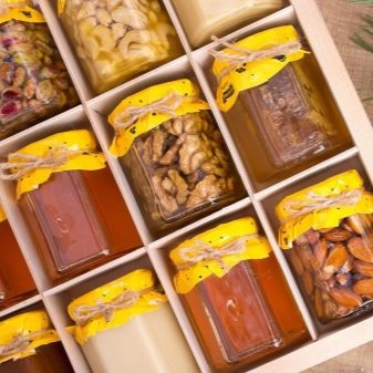 Подарунки із сухофруктів і горіхів: як красиво упакувати набір сушених фруктів і волоських горіхів? Як красиво викласти їх на тарілку?