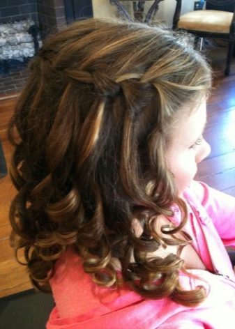 «Прикольні» зачіски для дівчаток (53 фото): смішні та веселі зачіски для дітей з довгими і короткими волоссям, робимо дитячу зачіску на 1 квітня в домашніх умовах