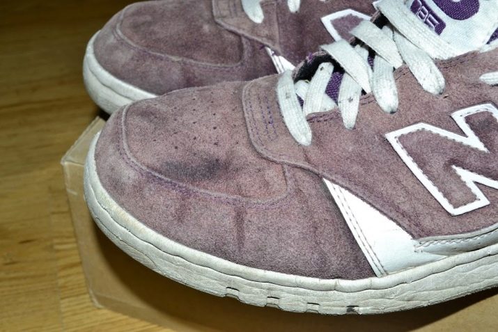 Як прати замшеві кросівки? 29 фото Можна випрати спортивне взуття в пральній машині, як почистити кросівки в домашніх умовах