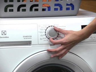 Як прати замшеві кросівки? 29 фото Можна випрати спортивне взуття в пральній машині, як почистити кросівки в домашніх умовах