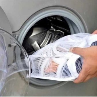 Як прати замшеві кросівки? 29 фото Можна випрати спортивне взуття в пральній машині, як почистити кросівки в домашніх умовах