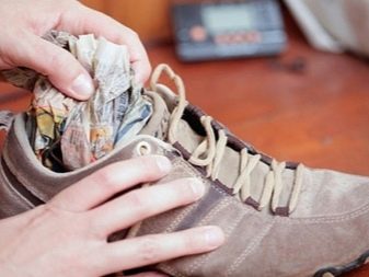 Як прати замшеві кросівки? 29 фото Можна випрати спортивне взуття в пральній машині, як почистити кросівки в домашніх умовах