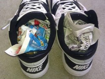 Як прати замшеві кросівки? 29 фото Можна випрати спортивне взуття в пральній машині, як почистити кросівки в домашніх умовах