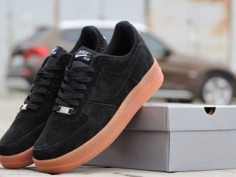 Як прати замшеві кросівки? 29 фото Можна випрати спортивне взуття в пральній машині, як почистити кросівки в домашніх умовах