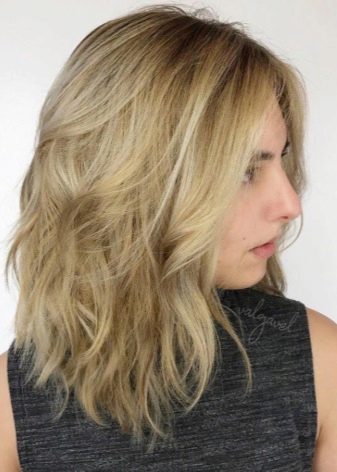 Жіночі стрижки на середні волосся без чубчика (55 фото): красиві моделі на середню довжину об’ємних, хвилястих і тонкого волосся. Цікаві і модні варіанти прямий стрижки 2020