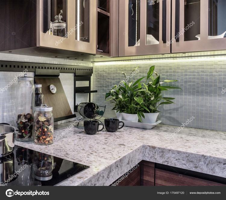 200 идей дизайна интерьера кухни в стиле хай-тек с фото ?