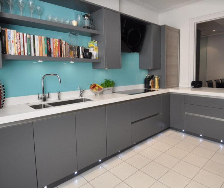 200 идей дизайна интерьера кухни в стиле кантри с фото ?