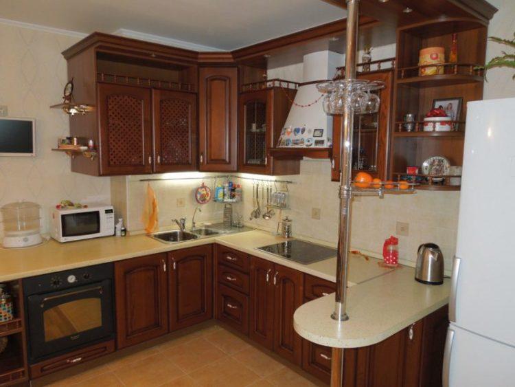 200 идей дизайна интерьера маленькой кухни с барной стойкой с фото ?