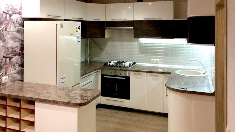 200 идей дизайна интерьера маленькой кухни с барной стойкой с фото ?