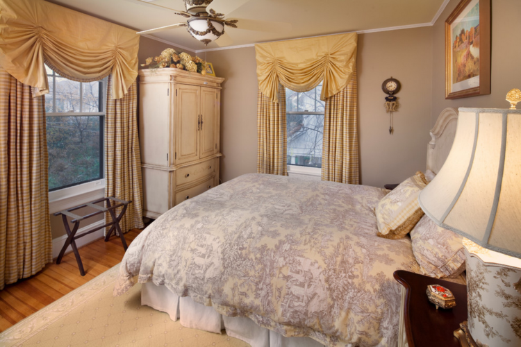 200 идей дизайна интерьера маленькой спальни 9 квадратных метров с фото ?