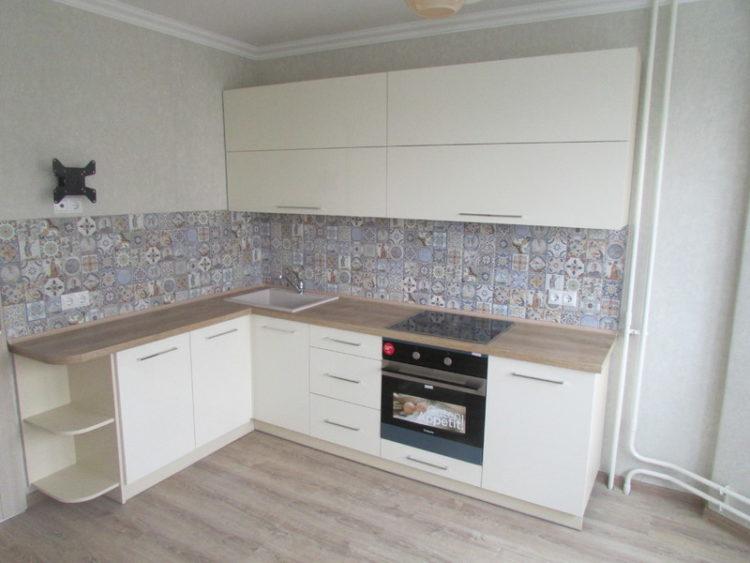 200 идей дизайна интерьера маленькой угловой кухня с фото ?