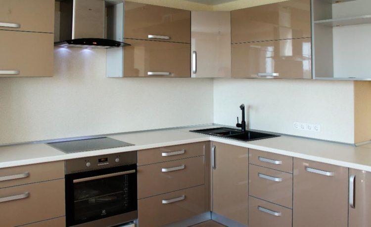 200 идей дизайна интерьера маленькой угловой кухня с фото ?