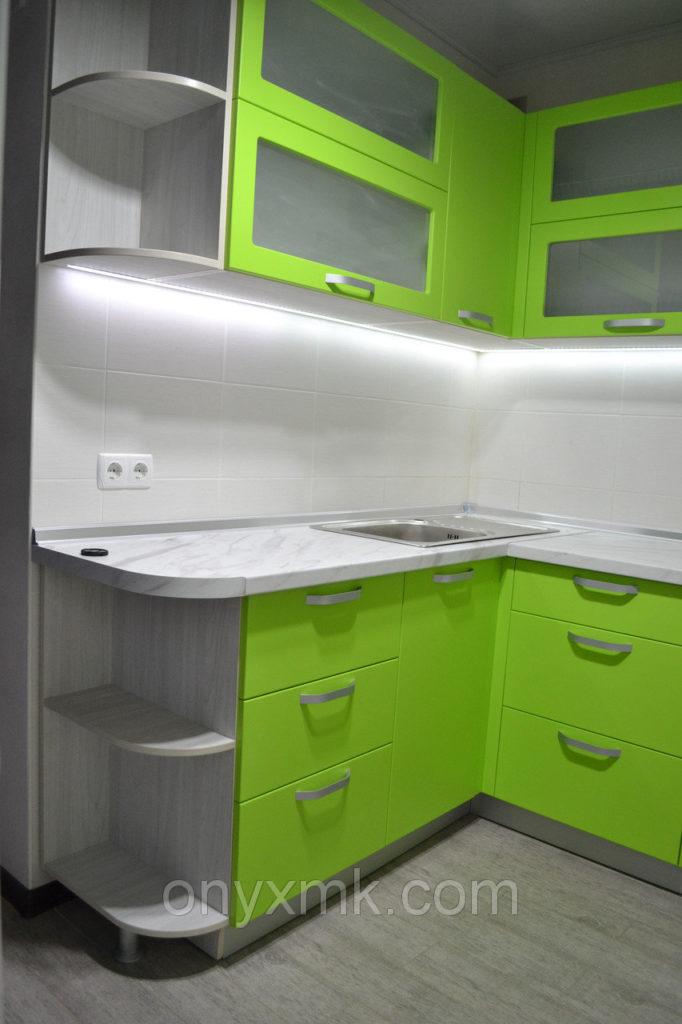 200 идей дизайна интерьера маленькой угловой кухня с фото ?