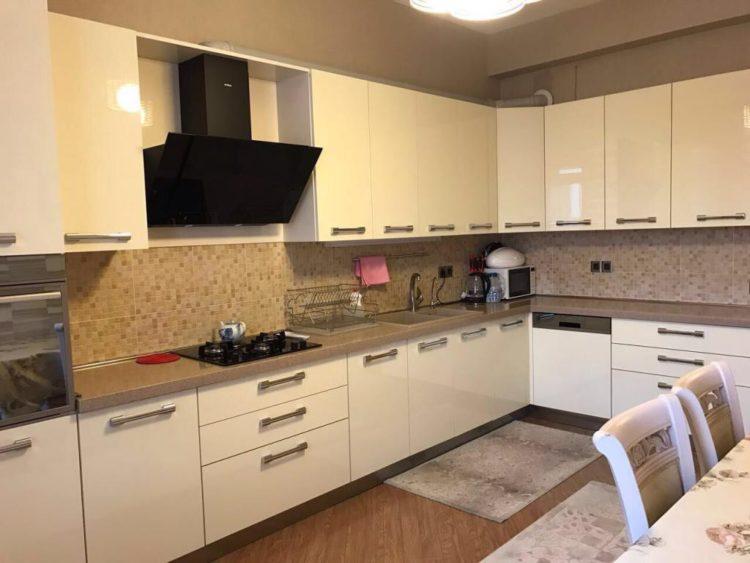 200 идей дизайна интерьера маленькой угловой кухня с фото ?