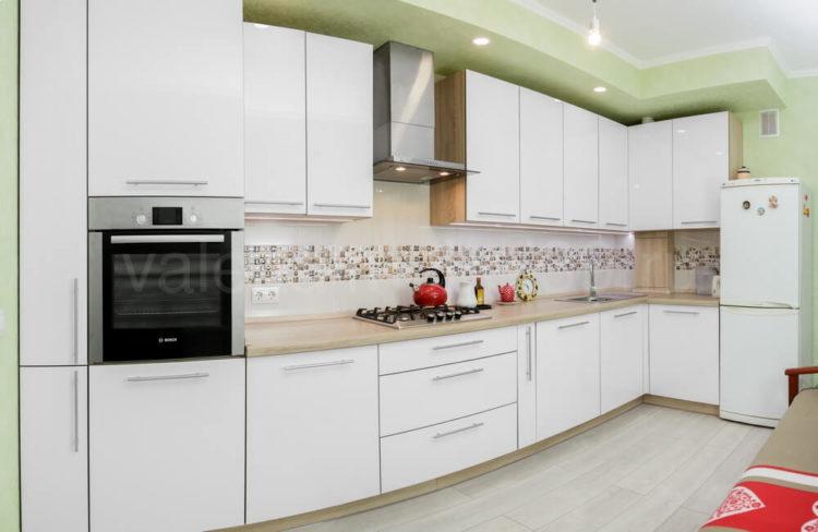 200 идей дизайна интерьера маленькой угловой кухня с фото ?