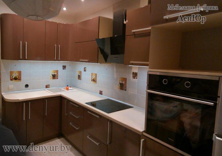 200 идей дизайна интерьера маленькой угловой кухня с фото ?