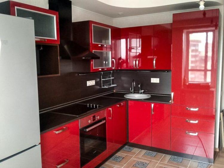 200 идей дизайна интерьера маленькой угловой кухня с фото ?