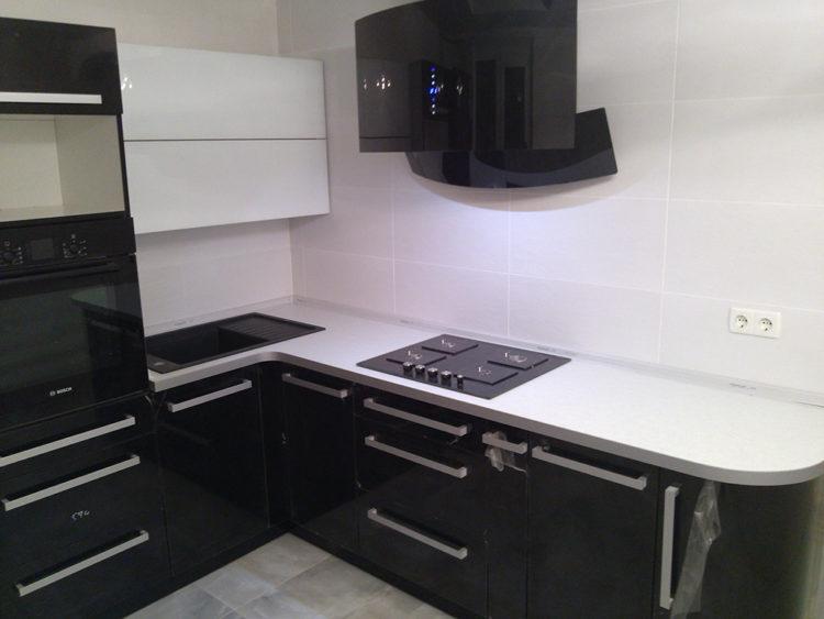 200 идей дизайна интерьера маленькой угловой кухня с фото ?