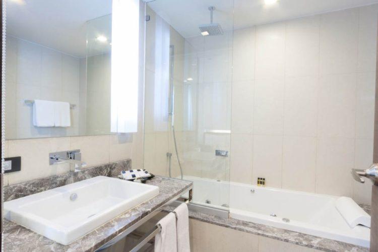 200 идей дизайна интерьера маленькой ванной комнаты с фото ?