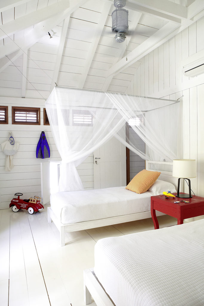 200 идей дизайна интерьера спальни на мансарде с фото ?