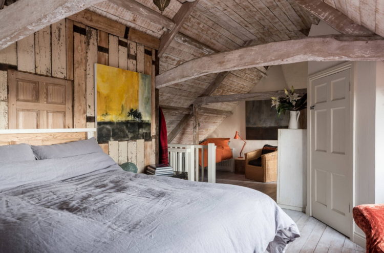 200 идей дизайна интерьера спальни на мансарде с фото ?