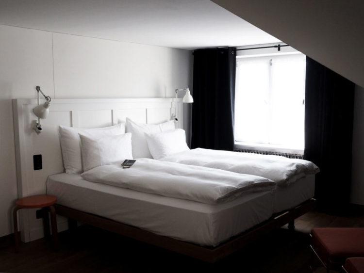 200 идей дизайна интерьера спальни в стиле минимализм с фото ?