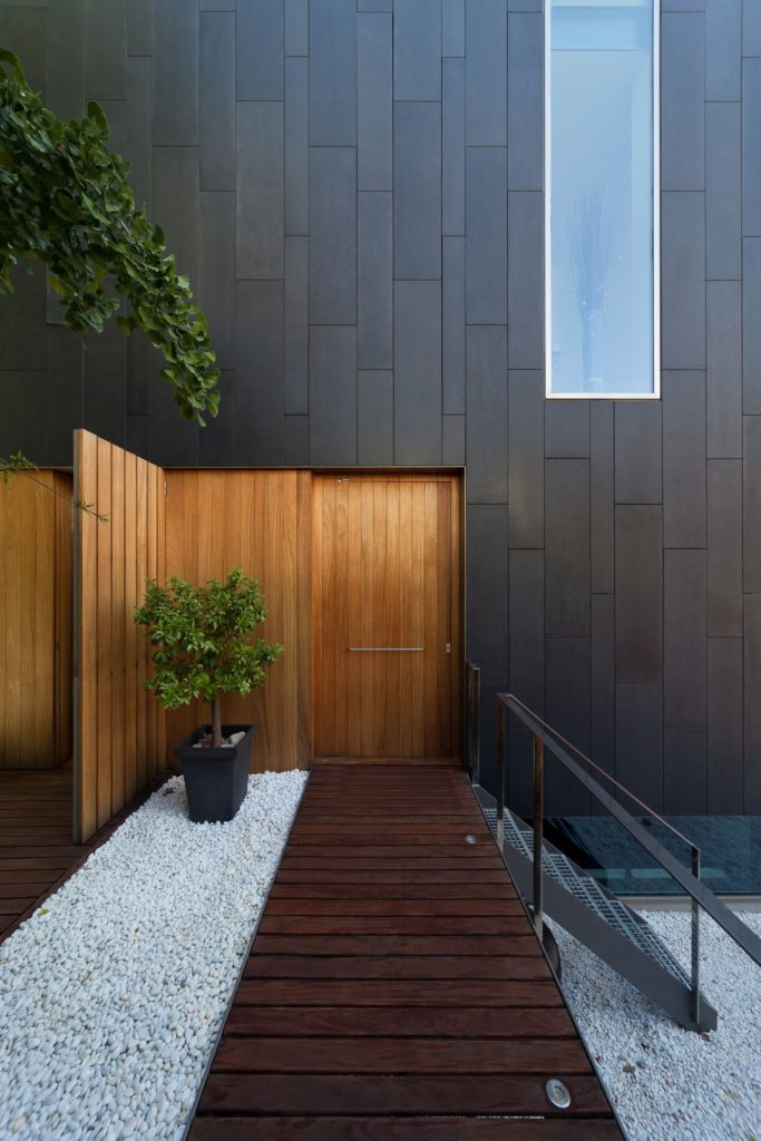 200 идей дизайна крыльца для частного дома с фото ?