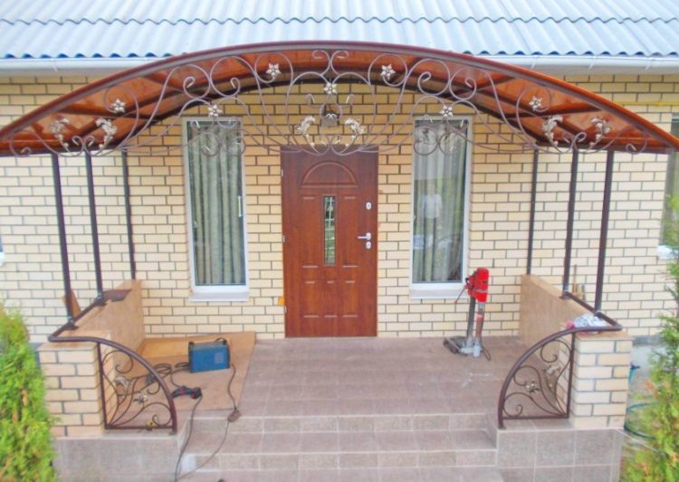 200 идей дизайна крыльца для частного дома с фото ?
