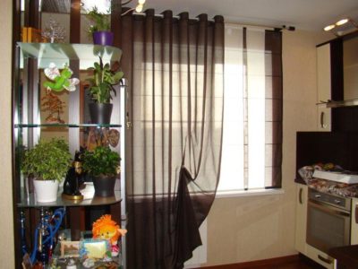 200 идей дизайна штор на маленькую кухню с фото ?