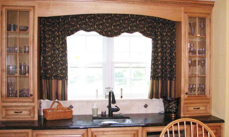 200 идей дизайна штор на маленькую кухню с фото ?