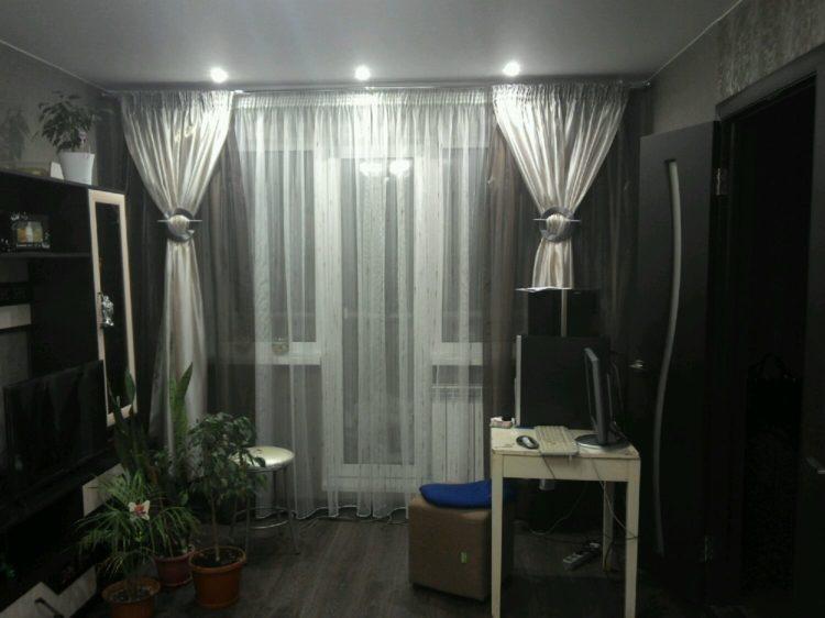 200 идей дизайна тюли в зал с фото ?